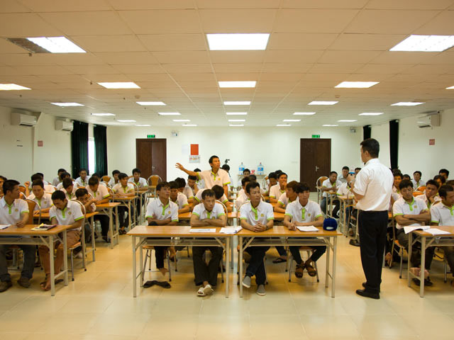 Language training for Vietnamese workers