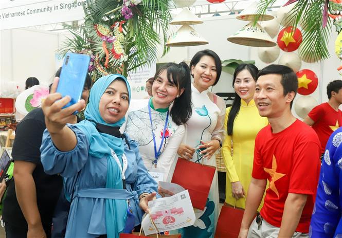 Vietnamese workers in Singapore